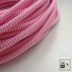 fil-electrique-recouvert-tissus-colore-motifs-zigzag-blanc-rose-3