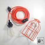 lampe-cage-industrielle-assortie-assemblee-orange-1