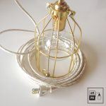 Lampe-de-table-doree-gold-suspendue-industrielle-A2P07